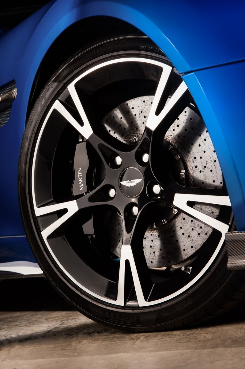 身手進化《Aston Martin Vanquish S》性能旗艦洛杉磯首演 身手進化《Aston Martin Vanquish S》性能旗艦洛杉磯首演