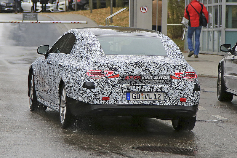 推估2018年現身發表 《Mercedes-Benz CLS》後繼偽裝測試車曝光 推估2018年現身發表 《Mercedes-Benz CLS》後繼偽裝測試車曝光