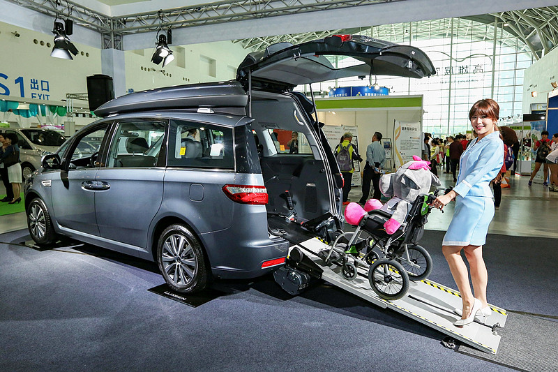 2016 ECA亞洲樂齡智慧生活展高雄盛大舉辦 《Luxgen V7 Turbo Eco Hyper》唯一獲邀參展 2016 ECA亞洲樂齡智慧生活展高雄盛大舉辦 《Luxgen V7 Turbo Eco Hyper》唯一獲邀參展