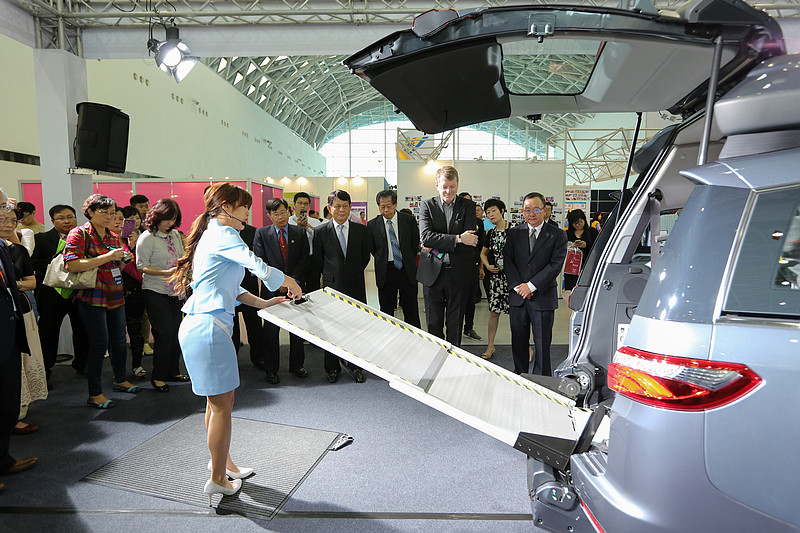 2016 ECA亞洲樂齡智慧生活展高雄盛大舉辦 《Luxgen V7 Turbo Eco Hyper》唯一獲邀參展 2016 ECA亞洲樂齡智慧生活展高雄盛大舉辦 《Luxgen V7 Turbo Eco Hyper》唯一獲邀參展