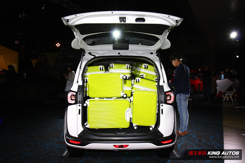 左駕首發展霸氣 國產化《Toyota Sienta》預估月販2,000輛 左駕首發展霸氣 國產化《Toyota Sienta》預估月販2,000輛