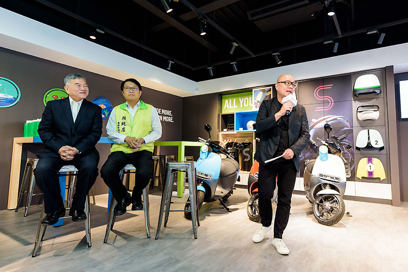 臺南市力挺綠能載具發展 《Gogoro》臺南門市正式開幕營運 臺南市力挺綠能載具發展 《Gogoro》臺南門市正式開幕營運