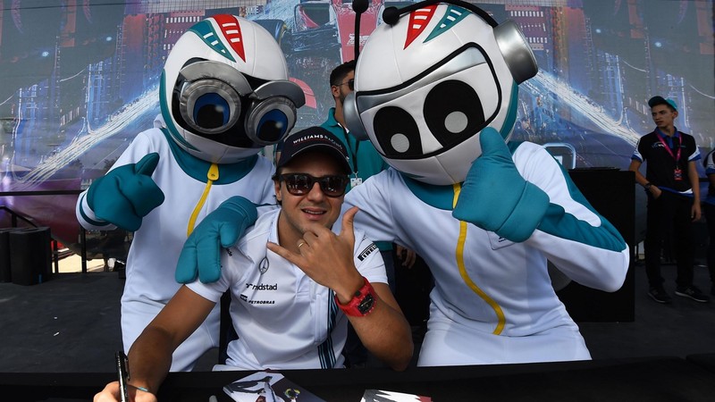 離別大禮 巴西車手《Felipe Massa》獲贈一輛Williams F1賽車 離別大禮 巴西車手《Felipe Massa》獲贈一輛Williams F1賽車