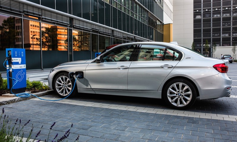 新能源風潮難擋 2020年前《BMW》旗下車型均將提供純電或Hybrid選擇 新能源風潮難擋 2020年前《BMW》旗下車型均將提供純電或Hybrid選擇
