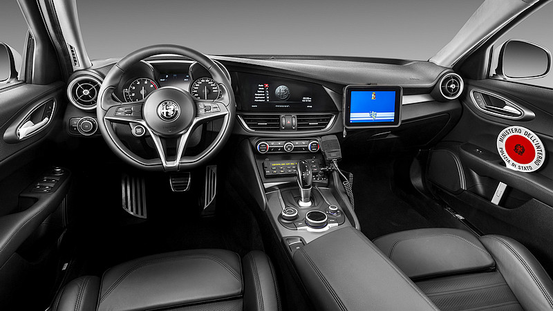 義大利警隊添新軍 《Alfa Romeo Giulia / Giulietta》與《Jeep Renegade》警車亮相 義大利警隊添新軍 《Alfa Romeo Giulia / Giulietta》與《Jeep Renegade》警車亮相