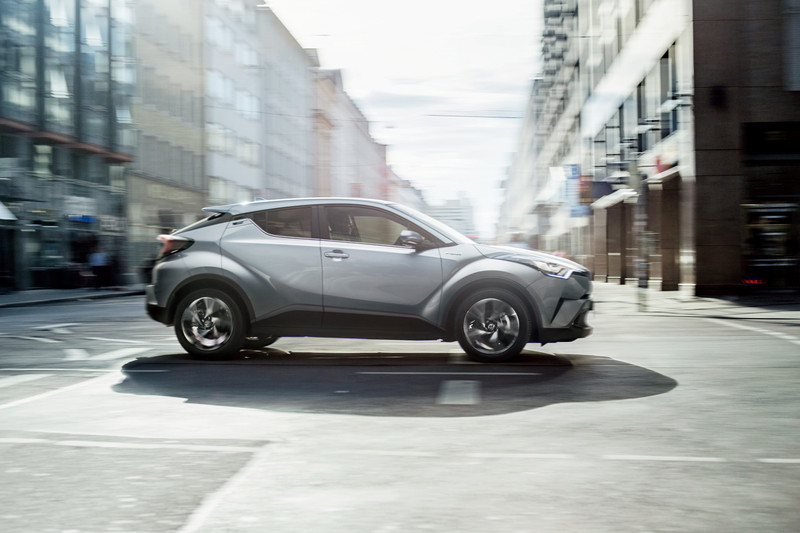 月販目標6,000輛《Toyota C-HR》日本正式發表 月販目標6,000輛《Toyota C-HR》日本正式發表