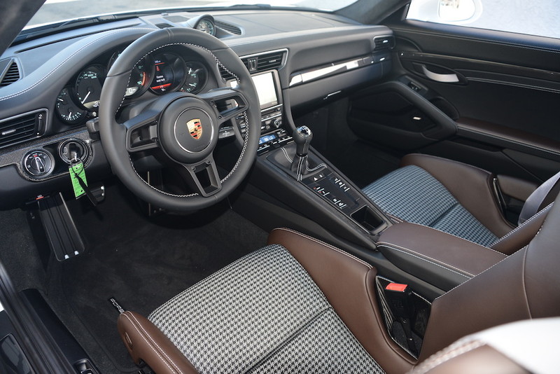 誰說手排沒人愛《Porsche 911 R》身價翻三倍 誰說手排沒人愛《Porsche 911 R》身價翻三倍