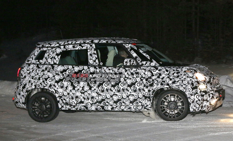 《Fiat 500L》預約小改款 偽裝原型車北歐雪地測試遭逮 《Fiat 500L》預約小改款 偽裝原型車北歐雪地測試遭逮