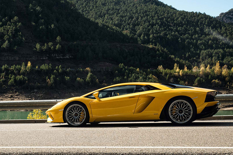 動力升級後輪轉向上身 《Lamborghini Aventador S》現身亮相 動力升級後輪轉向上身 《Lamborghini Aventador S》現身亮相