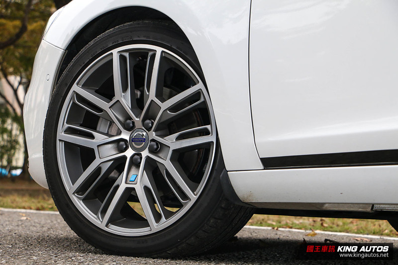 向北極星看齊─《Volvo V60 T6 R-Design Polestar Edition》試駕報導 向北極星看齊─《Volvo V60 T6 R-Design Polestar Edition》試駕報導