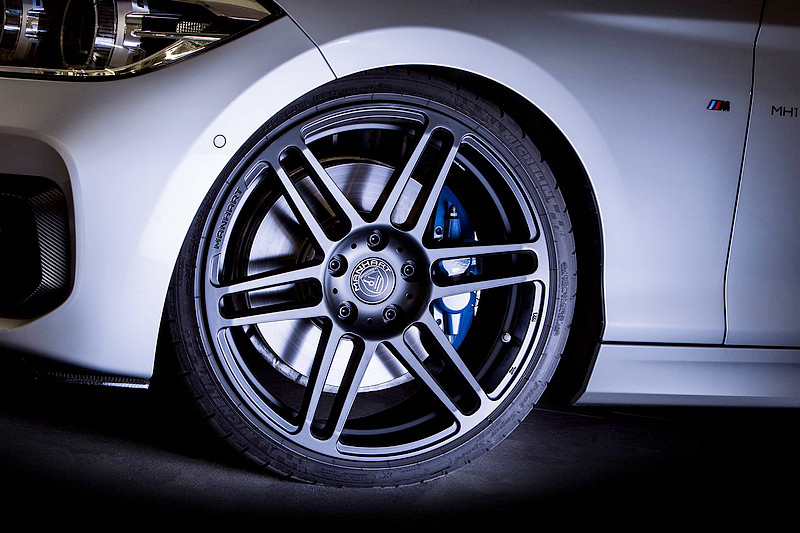 對應寶馬《BMW》B58直六渦輪動力 Manhart改造《M140i》化身MH1 400後驅鋼砲 對應寶馬《BMW》B58直六渦輪動力 Manhart改造《M140i》化身MH1 400後驅鋼砲