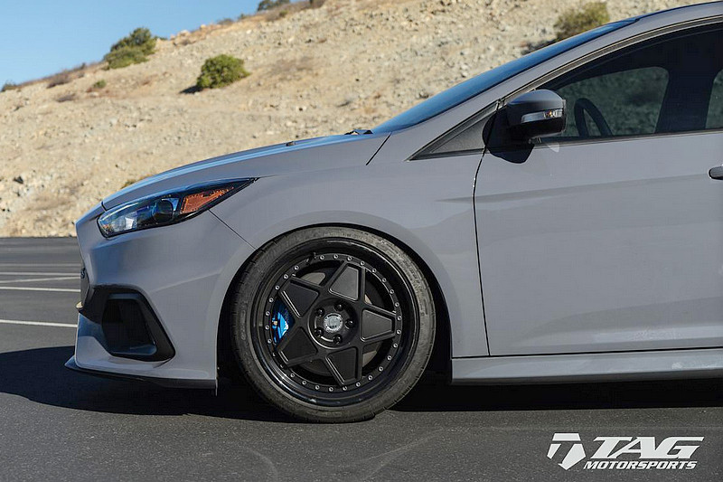 「百改降為先」之TAG Motorsport操刀《Ford Focus RS》低趴藏輪式樣亮相 「百改降為先」之TAG Motorsport操刀《Ford Focus RS》低趴藏輪式樣亮相
