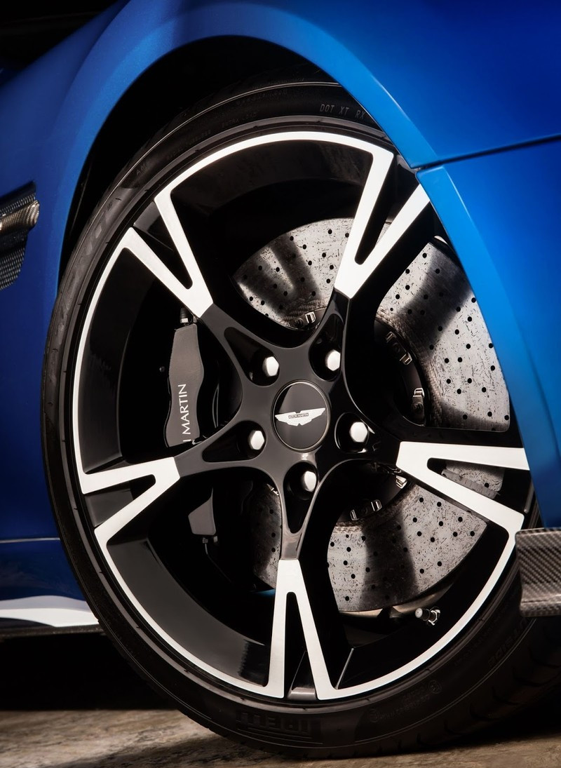 最終&最強的上空美駒 《Aston Martin Vanquish S Volante》美型登場 最終&最強的上空美駒 《Aston Martin Vanquish S Volante》美型登場