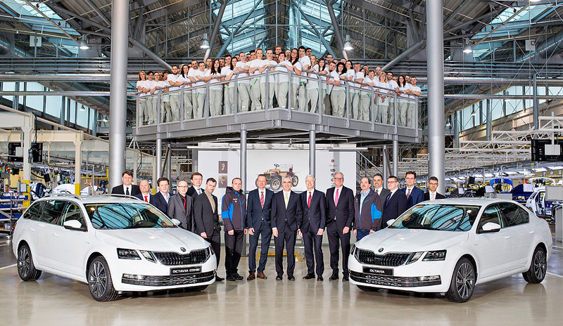 首批小改款《Škoda Octavia》步出生產線 國內預計下半年導入販售 首批小改款《Škoda Octavia》步出生產線 國內預計下半年導入販售