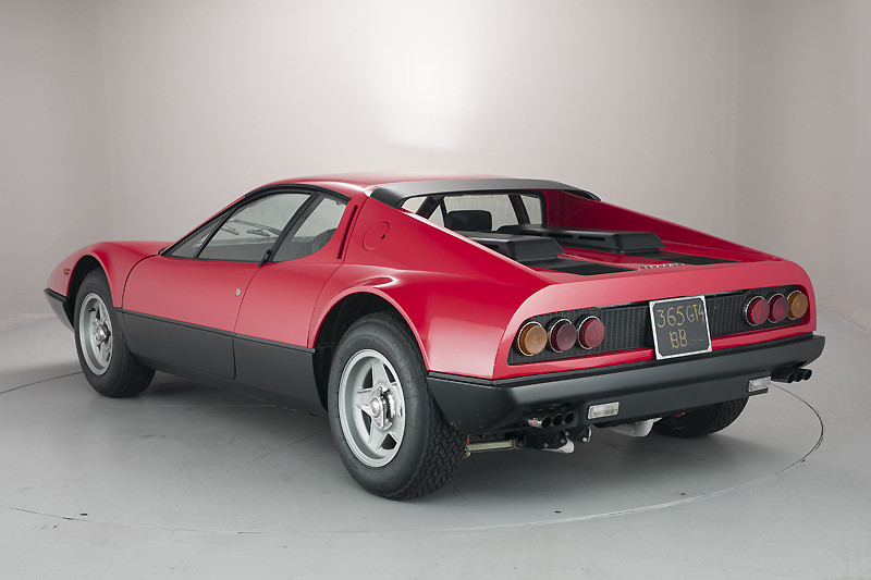 58分之一的右駕版 Ferrari 365 Gt4 現身 Hexagon Classics 展售中心 國王車訊kingautos