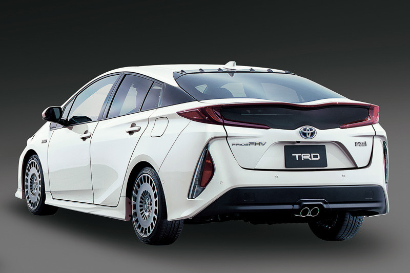 豐田《Toyota Prius PHV》日本剛發表 TRD專屬套件馬上準備好 豐田《Toyota Prius PHV》日本剛發表 TRD專屬套件馬上準備好