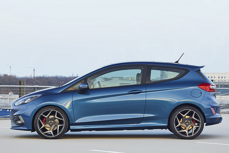 藍橢圓鋼砲新猷 全新1.5三缸EcoBoost挹注《Ford Fiesta ST》發力200hp 藍橢圓鋼砲新猷 全新1.5三缸EcoBoost挹注《Ford Fiesta ST》發力200hp