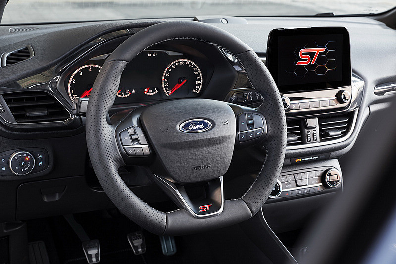 藍橢圓鋼砲新猷 全新1.5三缸EcoBoost挹注《Ford Fiesta ST》發力200hp 藍橢圓鋼砲新猷 全新1.5三缸EcoBoost挹注《Ford Fiesta ST》發力200hp