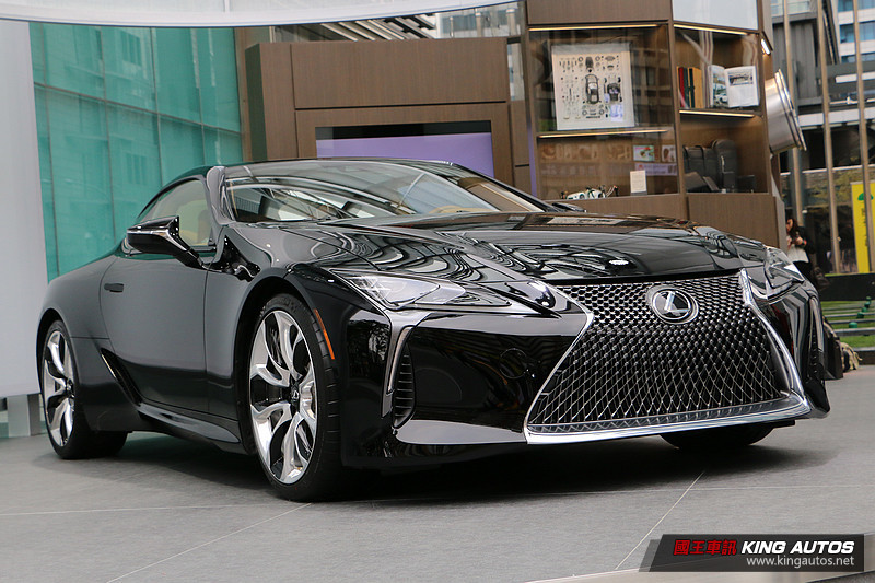 凌雲壯志豪華轎跑 全新《Lexus LC 500》現身微風信義 相約5月正式在臺發表 凌雲壯志豪華轎跑 全新《Lexus LC 500》現身微風信義 相約5月正式在臺發表