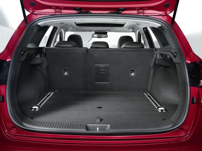 新世代《Hyundai i30 Wagon》寬敞內在日內瓦首度曝光 新世代《Hyundai i30 Wagon》寬敞內在日內瓦首度曝光
