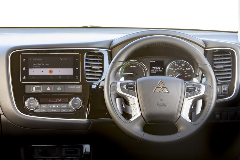 2017年式《Mitsubishi Outlander PHEV Juro》英國戰力再升級 2017年式《Mitsubishi Outlander PHEV Juro》英國戰力再升級