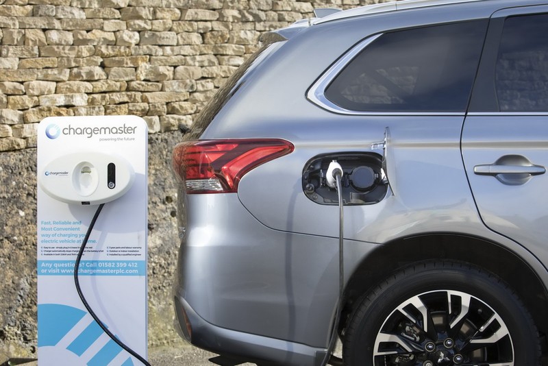 2017年式《Mitsubishi Outlander PHEV Juro》英國戰力再升級 2017年式《Mitsubishi Outlander PHEV Juro》英國戰力再升級
