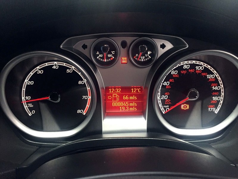 行駛里程僅有72km 近乎新車的2009年《Ford Focus RS》英國拍賣 行駛里程僅有72km 近乎新車的2009年《Ford Focus RS》英國拍賣