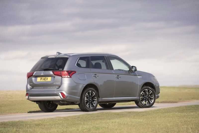 2017年式《Mitsubishi Outlander PHEV Juro》英國戰力再升級 2017年式《Mitsubishi Outlander PHEV Juro》英國戰力再升級