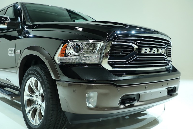 2017年式《Ram Laramie Longhorn》全新雙色塗裝更霸氣 2017年式《Ram Laramie Longhorn》全新雙色塗裝更霸氣