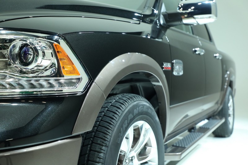 2017年式《Ram Laramie Longhorn》全新雙色塗裝更霸氣 2017年式《Ram Laramie Longhorn》全新雙色塗裝更霸氣