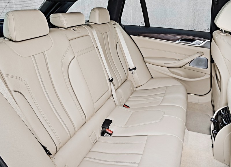 首批導入2.0升汽/柴油車型 新一代《BMW 5 Series Touring》臺灣預售價公布 首批導入2.0升汽/柴油車型 新一代《BMW 5 Series Touring》臺灣預售價公布