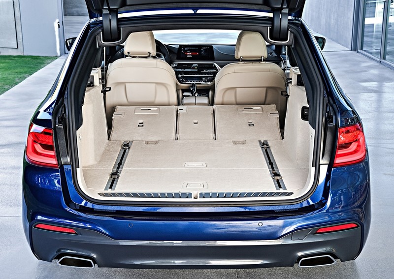 首批導入2.0升汽/柴油車型 新一代《BMW 5 Series Touring》臺灣預售價公布 首批導入2.0升汽/柴油車型 新一代《BMW 5 Series Touring》臺灣預售價公布