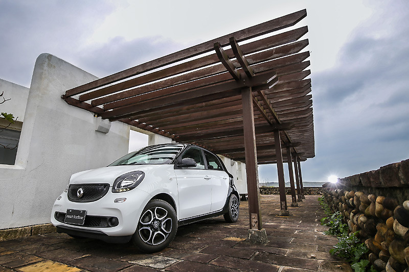 《smart forfour》變身郊遊行動餐車 展現多元機能樣貌 《smart forfour》變身郊遊行動餐車 展現多元機能樣貌