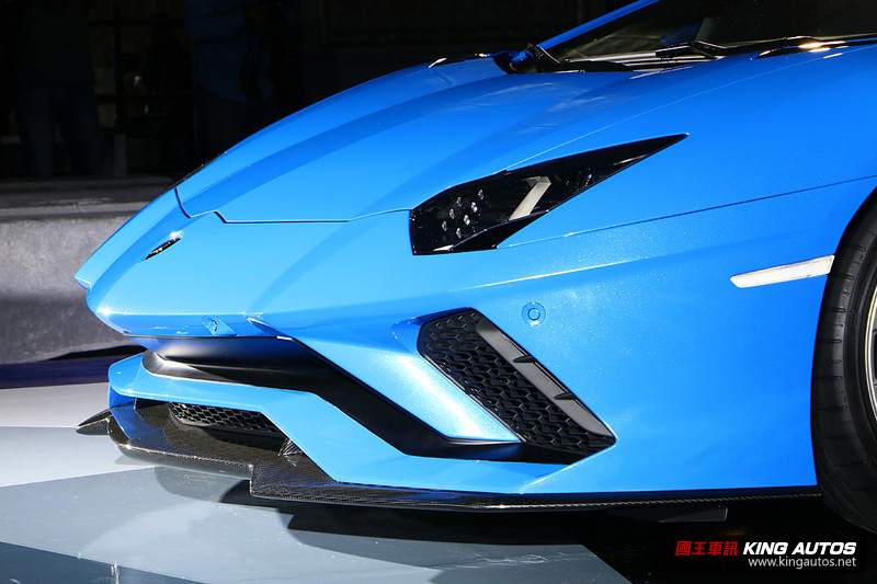 牛王抵臺 《Lamborghini Aventador S Coupé》2,700萬元起發表上市 牛王抵臺 《Lamborghini Aventador S Coupé》2,700萬元起發表上市