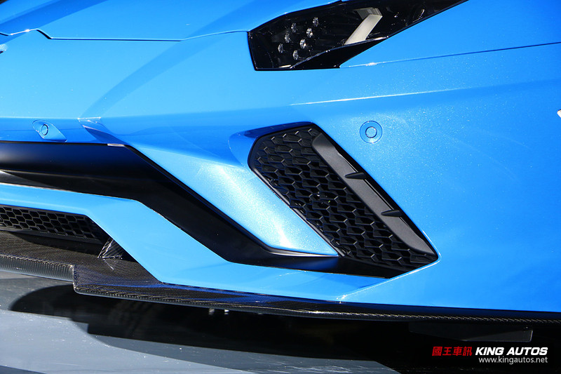 牛王抵臺 《Lamborghini Aventador S Coupé》2,700萬元起發表上市 牛王抵臺 《Lamborghini Aventador S Coupé》2,700萬元起發表上市