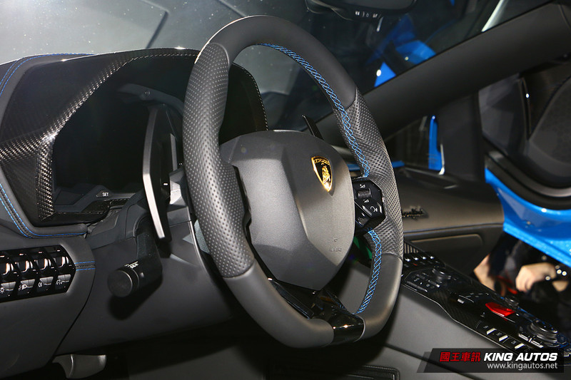 牛王抵臺 《Lamborghini Aventador S Coupé》2,700萬元起發表上市 牛王抵臺 《Lamborghini Aventador S Coupé》2,700萬元起發表上市