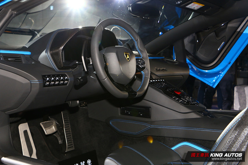 牛王抵臺 《Lamborghini Aventador S Coupé》2,700萬元起發表上市 牛王抵臺 《Lamborghini Aventador S Coupé》2,700萬元起發表上市