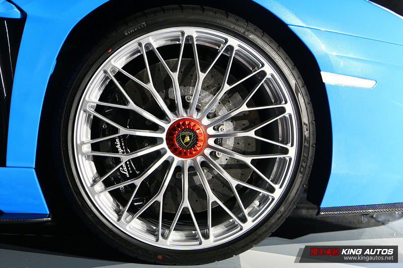 牛王抵臺 《Lamborghini Aventador S Coupé》2,700萬元起發表上市 牛王抵臺 《Lamborghini Aventador S Coupé》2,700萬元起發表上市