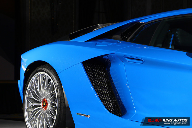 牛王抵臺 《Lamborghini Aventador S Coupé》2,700萬元起發表上市 牛王抵臺 《Lamborghini Aventador S Coupé》2,700萬元起發表上市