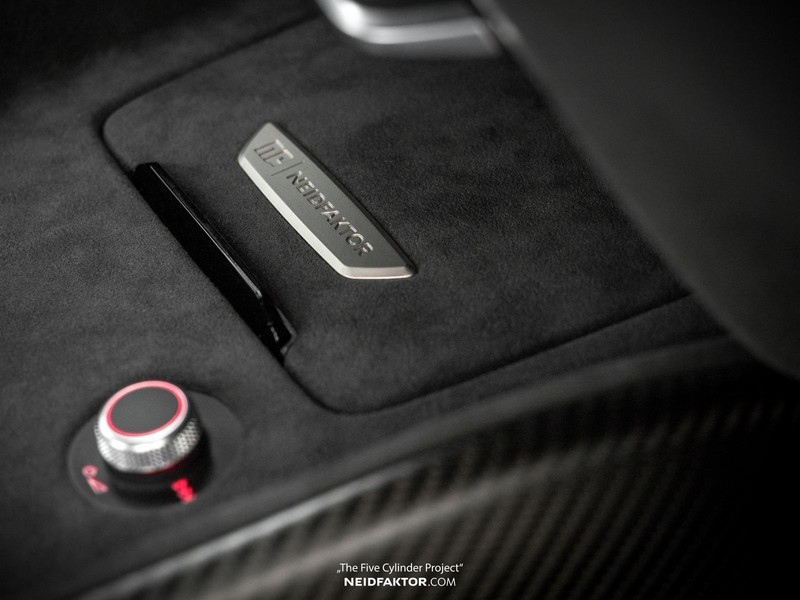 無所不包 Neidfaktor推出《Audi TT RS》類麂皮內裝升級方案 無所不包 Neidfaktor推出《Audi TT RS》類麂皮內裝升級方案