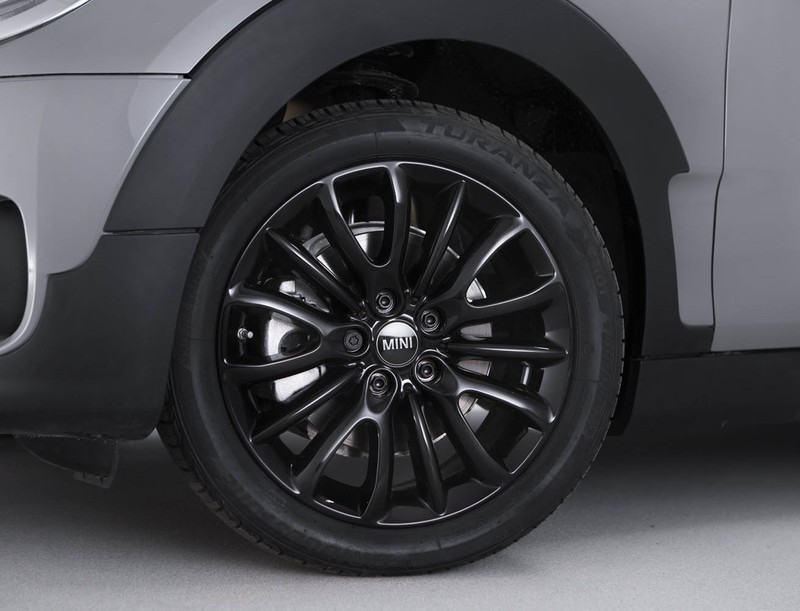 風格黑入門車型限定 《Mini Clubman Black Pack》英國登場 風格黑入門車型限定 《Mini Clubman Black Pack》英國登場