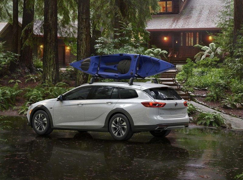 北美雙生車總算登場 《Buick Regal Sportback/Regal TourX》預告紐約車展 北美雙生車總算登場 《Buick Regal Sportback/Regal TourX》預告紐約車展