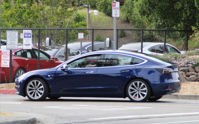 量產版《Tesla Model 3》無偽裝首度亮相 定價規格可望6月公佈 量產版《Tesla Model 3》無偽裝首度亮相 定價規格可望6月公佈