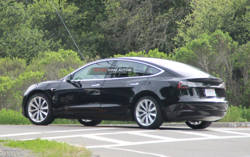 量產版《Tesla Model 3》無偽裝首度亮相 定價規格可望6月公佈 量產版《Tesla Model 3》無偽裝首度亮相 定價規格可望6月公佈