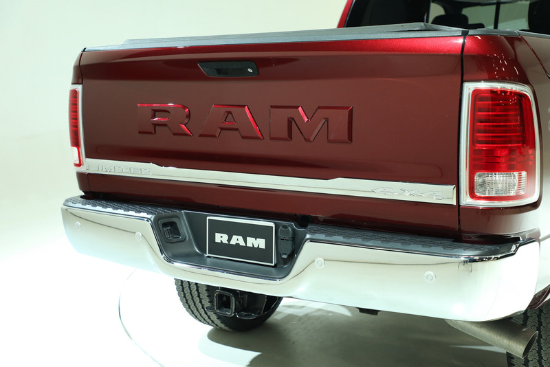 2017年式《Ram 1500 Rebel》全新Delmonico Red塗裝上身 2017年式《Ram 1500 Rebel》全新Delmonico Red塗裝上身