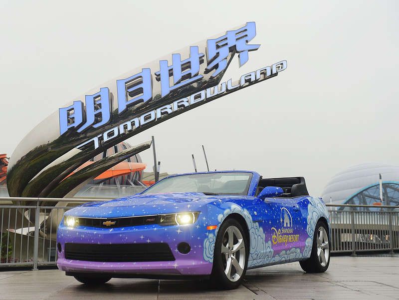 新世代《Chevrolet Camaro》化身上海迪士尼遊行前導車 新世代《Chevrolet Camaro》化身上海迪士尼遊行前導車