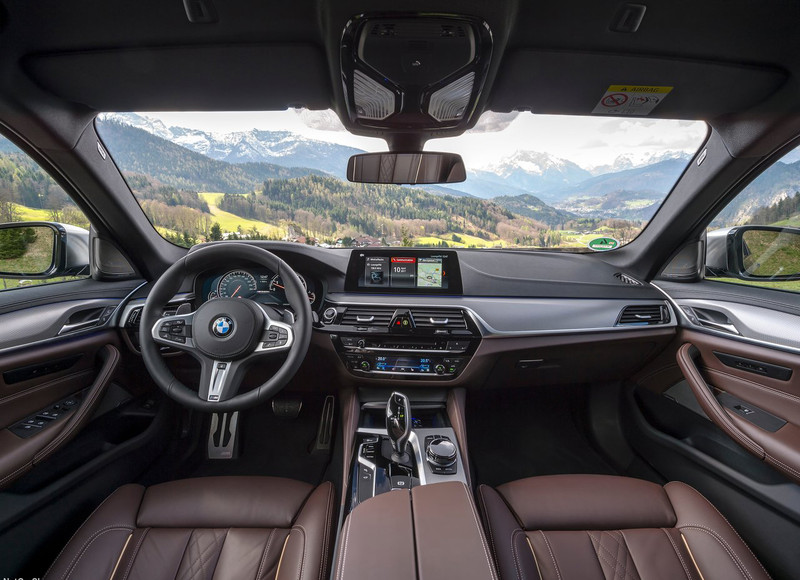 《BMW M550i xDrive》規格售價官網揭露 《520i Luxury / M Sport》雙車型配備曝光 《BMW M550i xDrive》規格售價官網揭露 《520i Luxury / M Sport》雙車型配備曝光