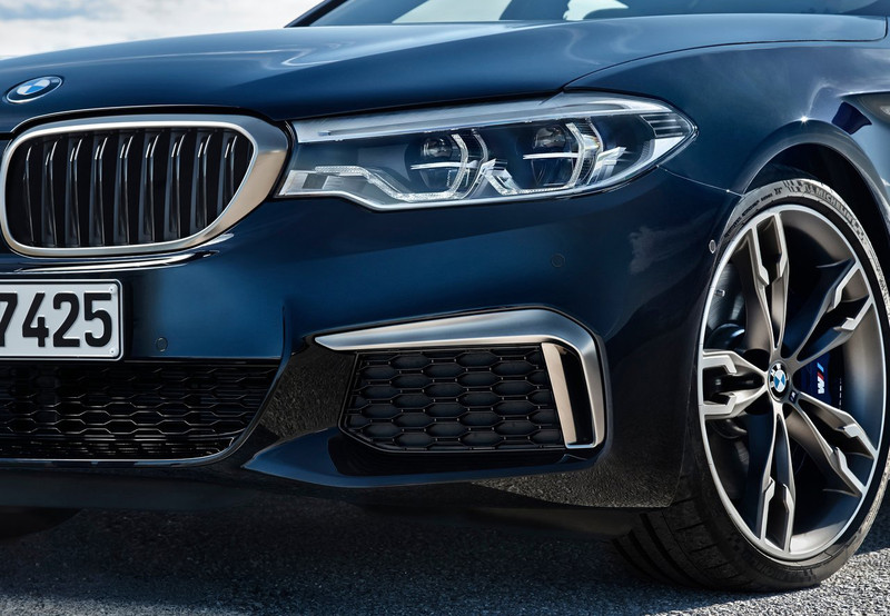 《BMW M550i xDrive》規格售價官網揭露 《520i Luxury / M Sport》雙車型配備曝光 《BMW M550i xDrive》規格售價官網揭露 《520i Luxury / M Sport》雙車型配備曝光