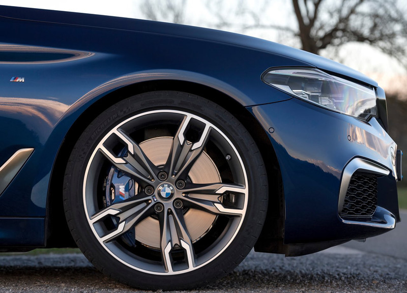 《BMW M550i xDrive》規格售價官網揭露 《520i Luxury / M Sport》雙車型配備曝光 《BMW M550i xDrive》規格售價官網揭露 《520i Luxury / M Sport》雙車型配備曝光