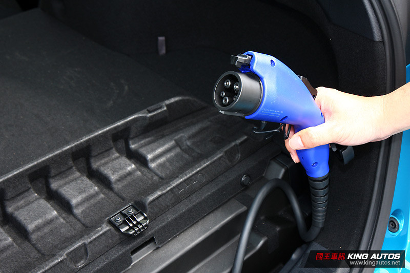 價差50萬的類純電駕馭 ─《Toyota Prius PHV》試駕體驗 價差50萬的類純電駕馭 ─《Toyota Prius PHV》試駕體驗